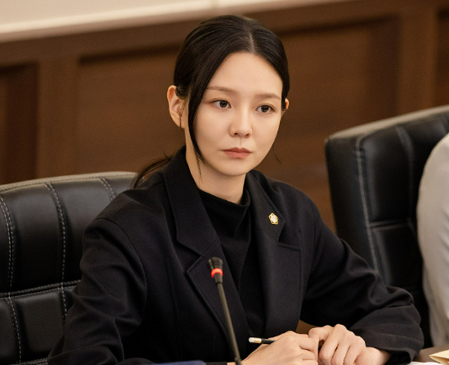 이솜, 냉혈 엘리트 변호사 변신, “차가워진 이유 있다.”