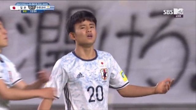 [우루과이 vs 일본] 몸을 날리는 수비, 무산된 구보와 도안의 공격