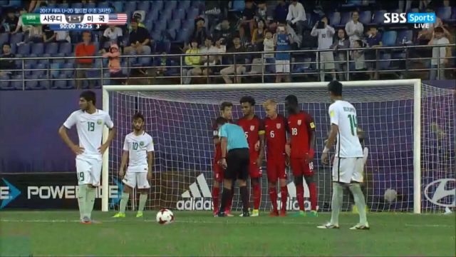 [미국 vs 사우디] 너무 힘이 들어간 알라스마리, 높이뜬 프리킥 슈팅