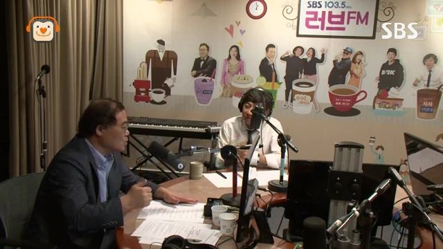 <뉴스따라 노래따라> 나훈아 vs 남진 [SBS 김성준의 시사전망대]