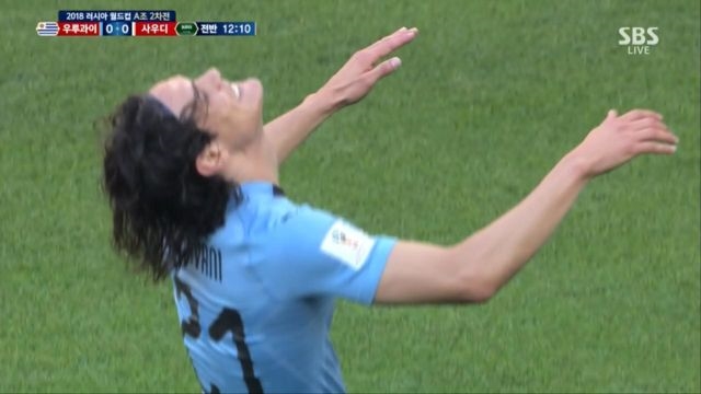[우루과이 VS 사우디] ‘하늘높이’ 솟구치는 카바니의 발리슛!