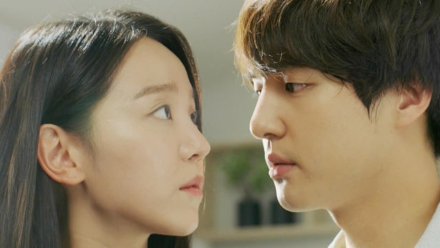 양세종♥신혜선, 가슴 저릿한 밀착 스킨십 ‘눈빛 교환’