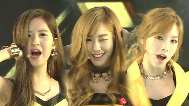 태티서, 모델들 앞에 여유 있는 미소 매력 발산
