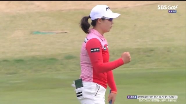 [셀트리온 퀸즈 2R] 버디를 기록하며 다시 공동 2위로 올라서는 조정민