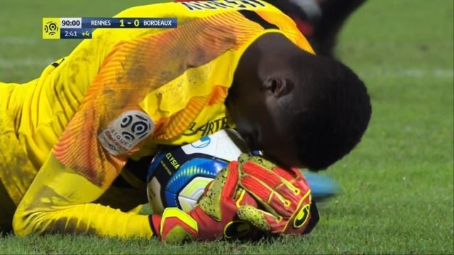 [스타드 렌 vs 보르도] ‘승리를 위하여’ 투지를 불태우는 멘디의 선방