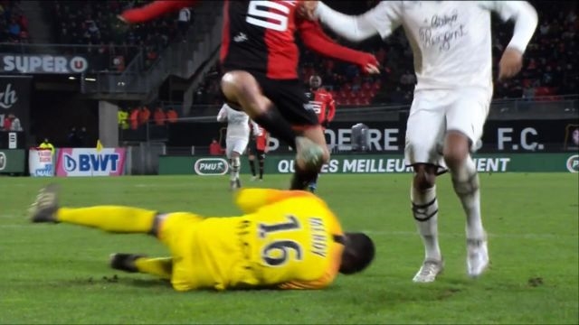 [스타드 렌 vs 보르도] 한 번에 찔러주는 좋은 패스, 한 발 빨랐던 멘디의 수비