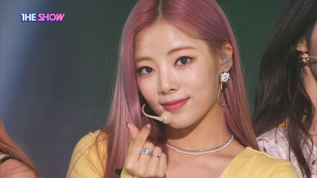 호러 키치 콘셉트, 퍼플키스(PURPLE KISS) 'Zombie'