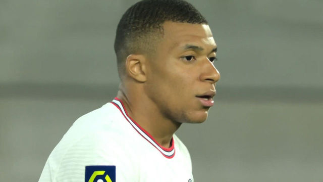 ‘존재가 전술’ 수비 뒷공간 위협하는 음바페의 빠른 발 [앙제 vs PSG]