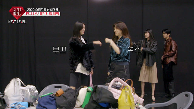 레드벨벳 아닌데요? 우리는 슈퍼벨벳! 2022슈퍼모델들의 벨벳소재 단체화보 준비기