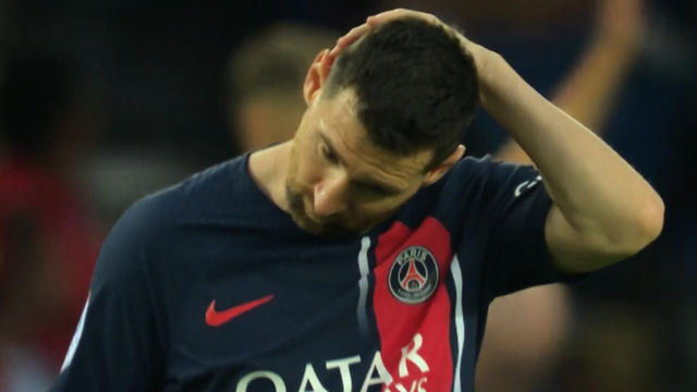 전반 추가시간, 메흐디 제판의 동점골에 아쉬워하는 메시 [PSG vs 클레르몽]