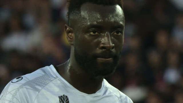 ‘너무 의욕 앞섰나’ 중요한 PK 실축하는 키에이 [PSG vs 클레르몽]