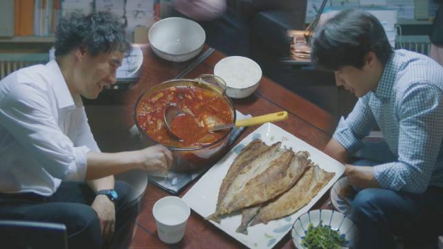 [2회 선공개] 권상우, 배성우에 성대한 ‘바다 한 상’ 대접(※침샘 폭발 주의※)